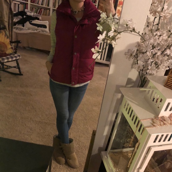 Women’s Old Navy Puffy Vest - Picture 3 of 6